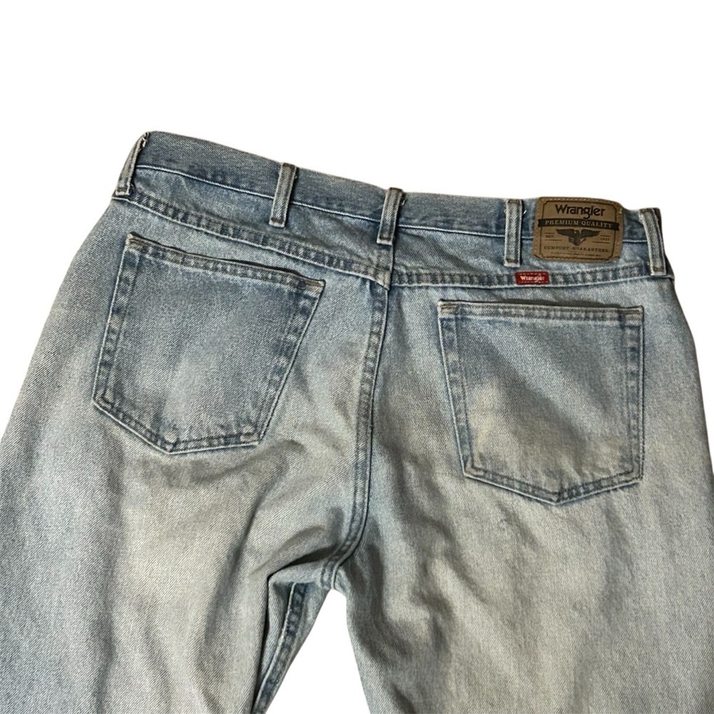 Levi's and Wrangler Relaxed Fit Blue Jeans for Men - Picture 11 of 11